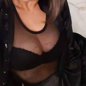 Se Solicita Señorita para Atender en Pareja a Clientes Exclusivos